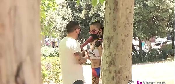  Cosplayer accepts the challenge and seduces random dudes in the street